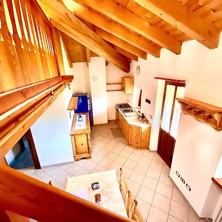 Appartement Attico Panoramico Con Soppalco à Gignod Extérieur photo
