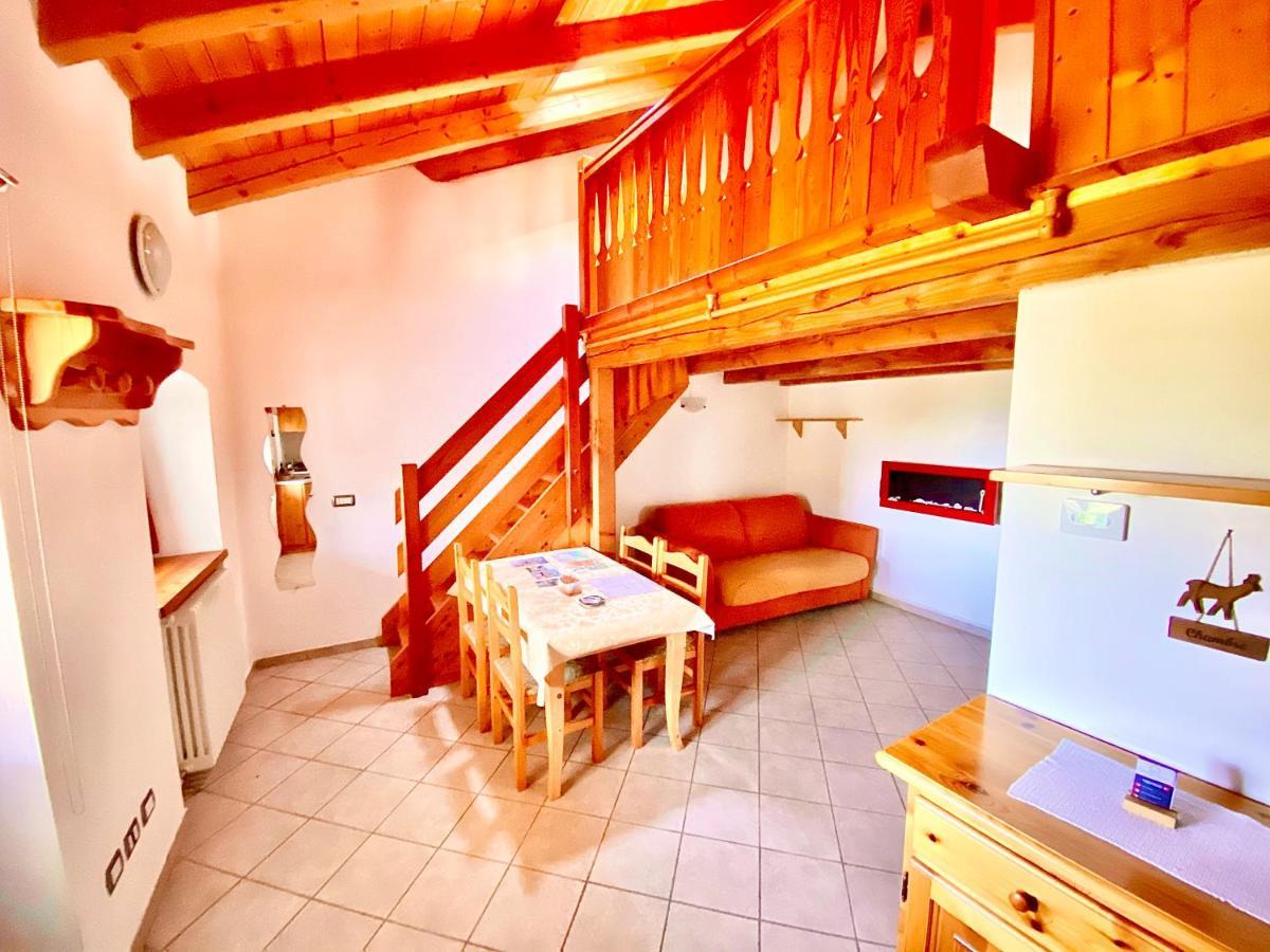 Appartement Attico Panoramico Con Soppalco à Gignod Extérieur photo