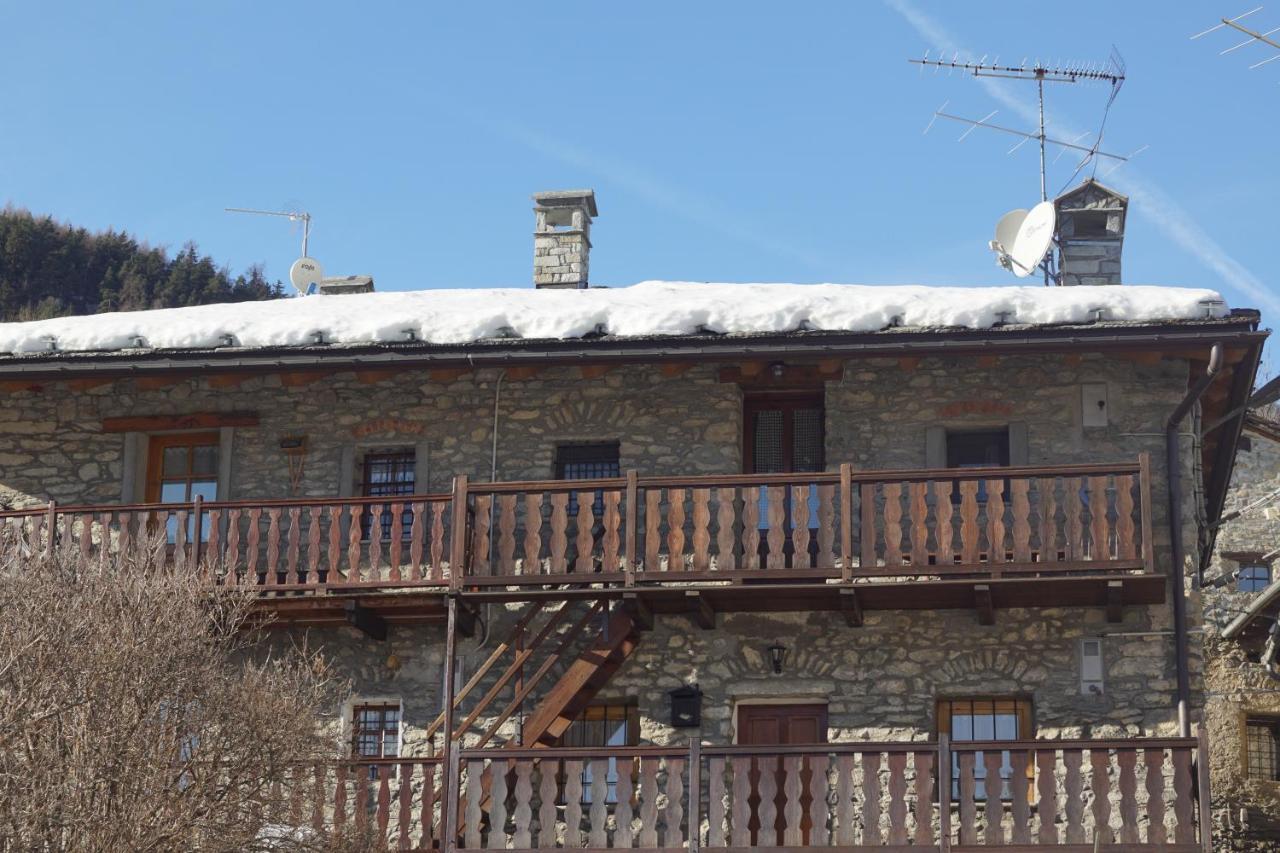 Appartement Attico Panoramico Con Soppalco à Gignod Extérieur photo